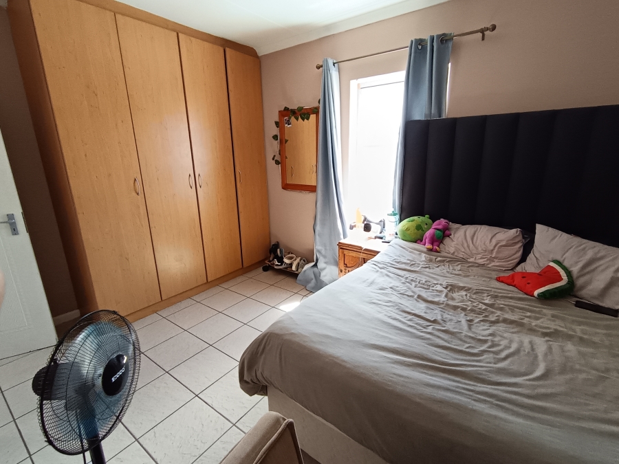 To Let 4 Bedroom Property for Rent in Hoogland Western Cape